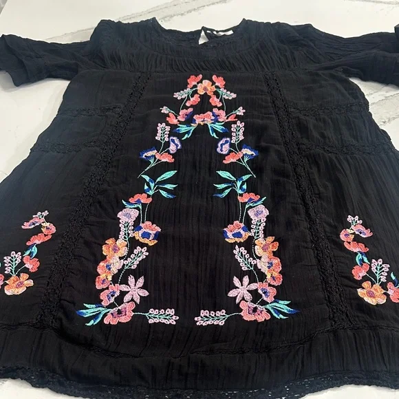 Perfectly Victorian Dress in Black
FREE PEOPLE - Picture 4 of 7